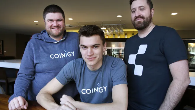 Ð¡Ð»ÐµÐ²Ð° Ð½Ð°Ð¿ÑÐ°Ð²Ð¾: Ð Ð¾Ð±ÐµÑÑ ÐÐ¾ÑÐ´ÐµÐ½, Ð¾ÑÐ½Ð¾Ð²Ð°ÑÐµÐ»Ñ Coinigy, ÐÐµÑÐµÐº Ð£ÑÐ±Ð°Ð½, ÑÐ¸Ð½Ð°Ð½ÑÐ¾Ð²ÑÐ¹ Ð´Ð¸ÑÐµÐºÑÐ¾Ñ, Ð£Ð¸Ð»ÑÑÐ¼ ÐÐµÐ»Ñ, Ð¾ÑÐ½Ð¾Ð²Ð°ÑÐµÐ»Ñ Coinigy. ÐÑÑÐ¾ÑÐ½Ð¸Ðº: Milwaukee Journal Sentinel